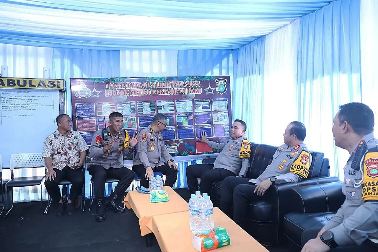 Kapolda Metro Jaya Tinjau Pospam dan Pantau Langsung Ibadah Natal di Jakarta