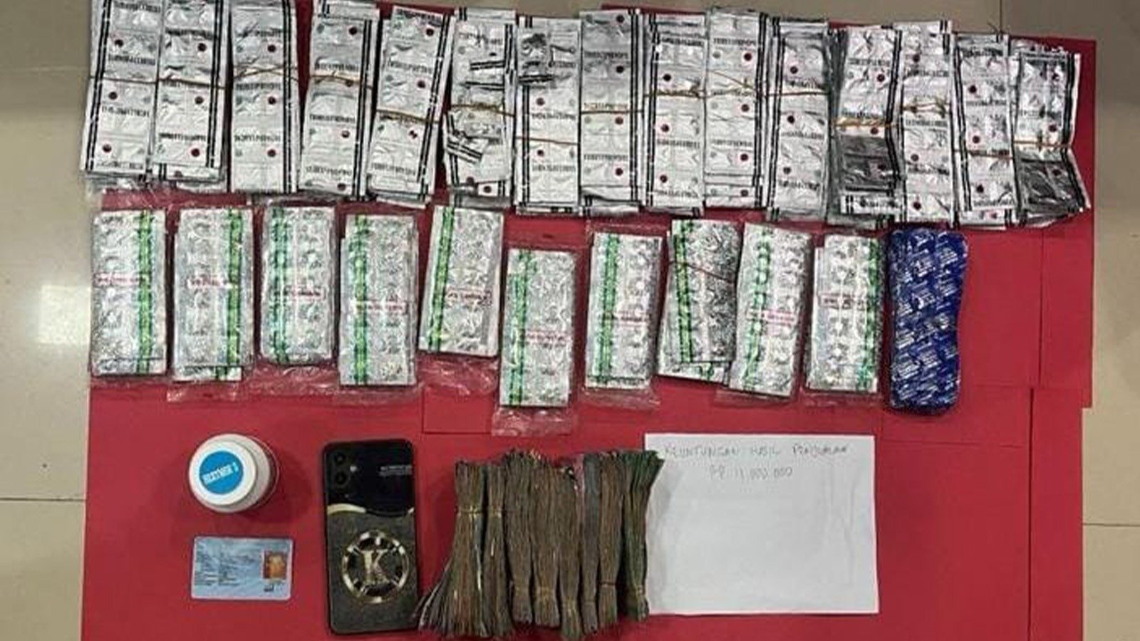 Halo Dunia News : Luar Biasa Direktorat Reserse Narkoba Polda Metro Bongkar Peredaran 4.395 Obat Berbahaya tanpa Izin Edar di Jagakarsa, 1 Orang Turut diamankan